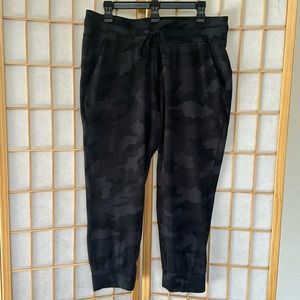 Lululemon Ready to Rulu Jogger Crop